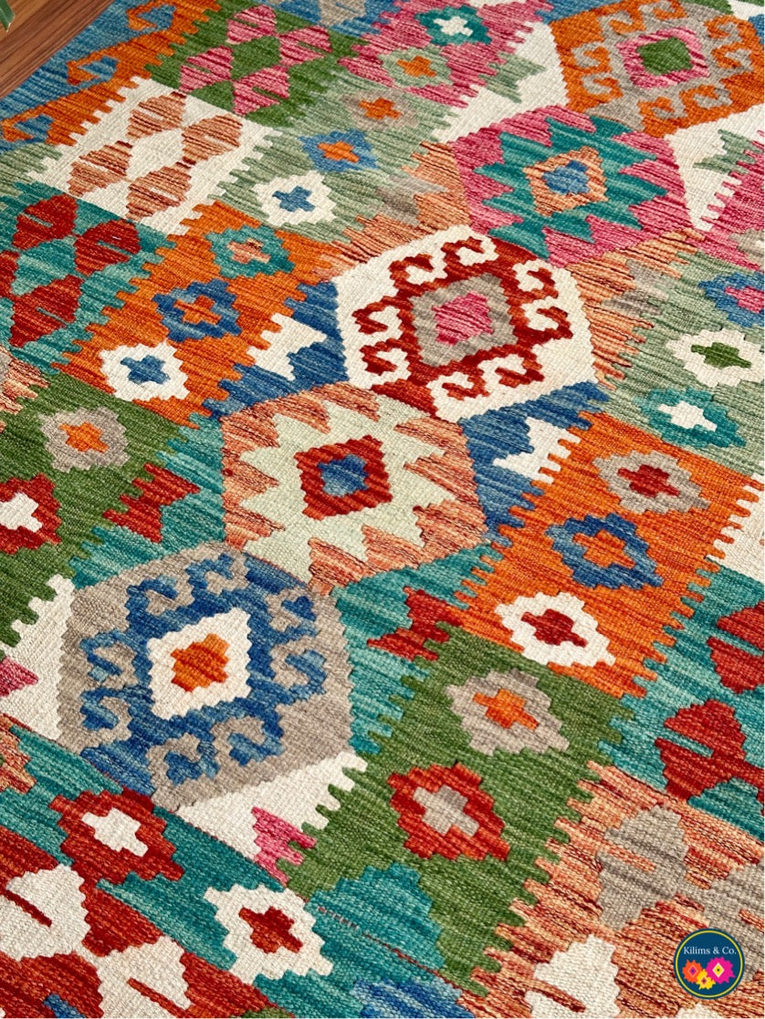Pure wool kilim 5'6”x3'8”