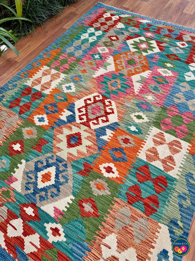 Pure wool kilim 5'6”x3'8”