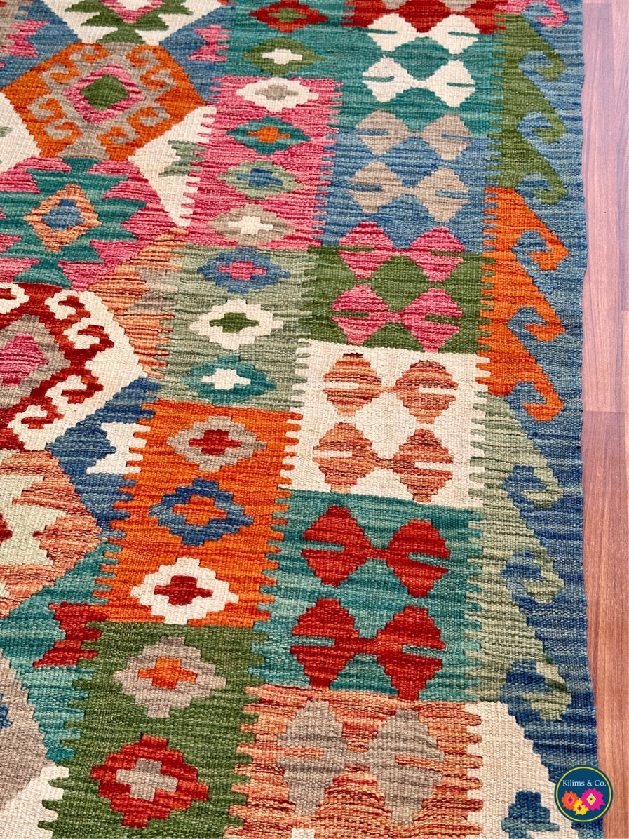 Pure wool kilim 5'6”x3'8”