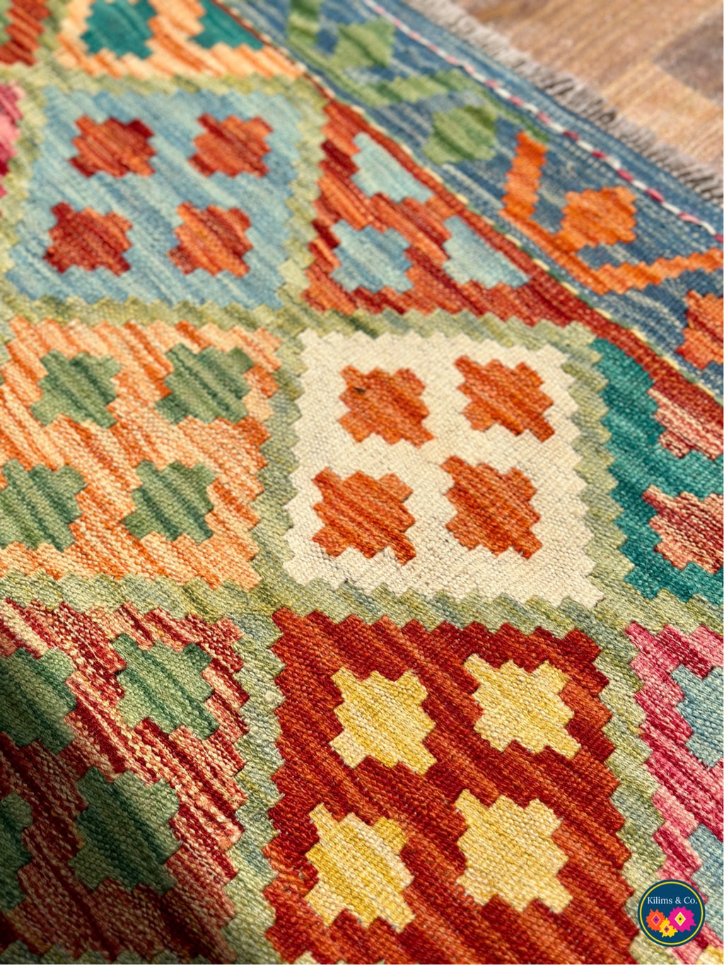 Square wool kilim 5’1x5’0