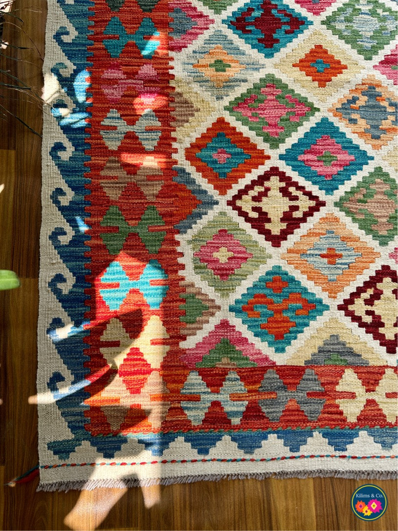 Square wool kilim 5’0x5’2