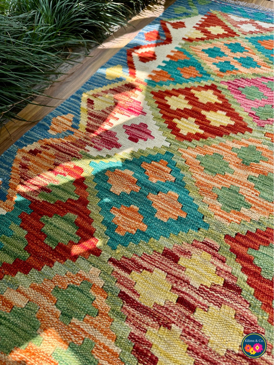 Square wool kilim 5’1x5’0