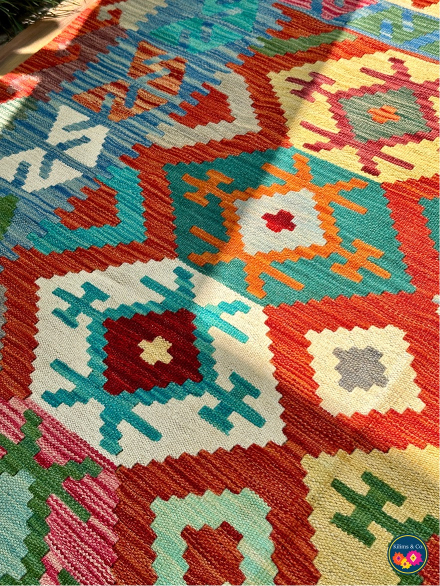 Square wool kilim 4’9x5’1