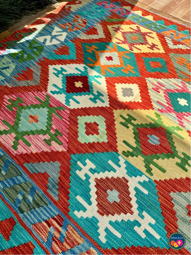 Square wool kilim 4’9x5’1