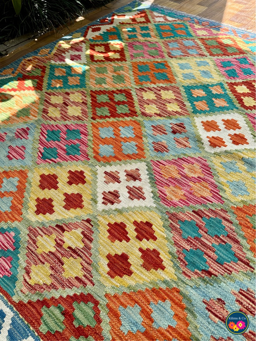 Square wool kilim 5’1x5’0
