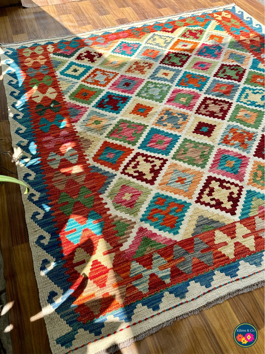 Square wool kilim 5’0x5’2