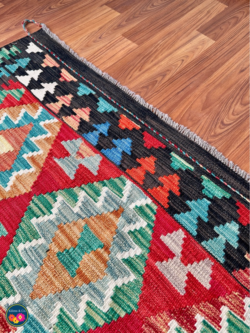 Pure wool kilim 5'11”x4'2”