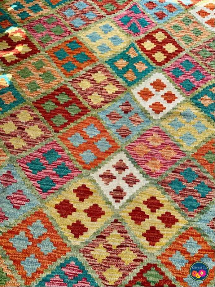 Square wool kilim 5’1x5’0