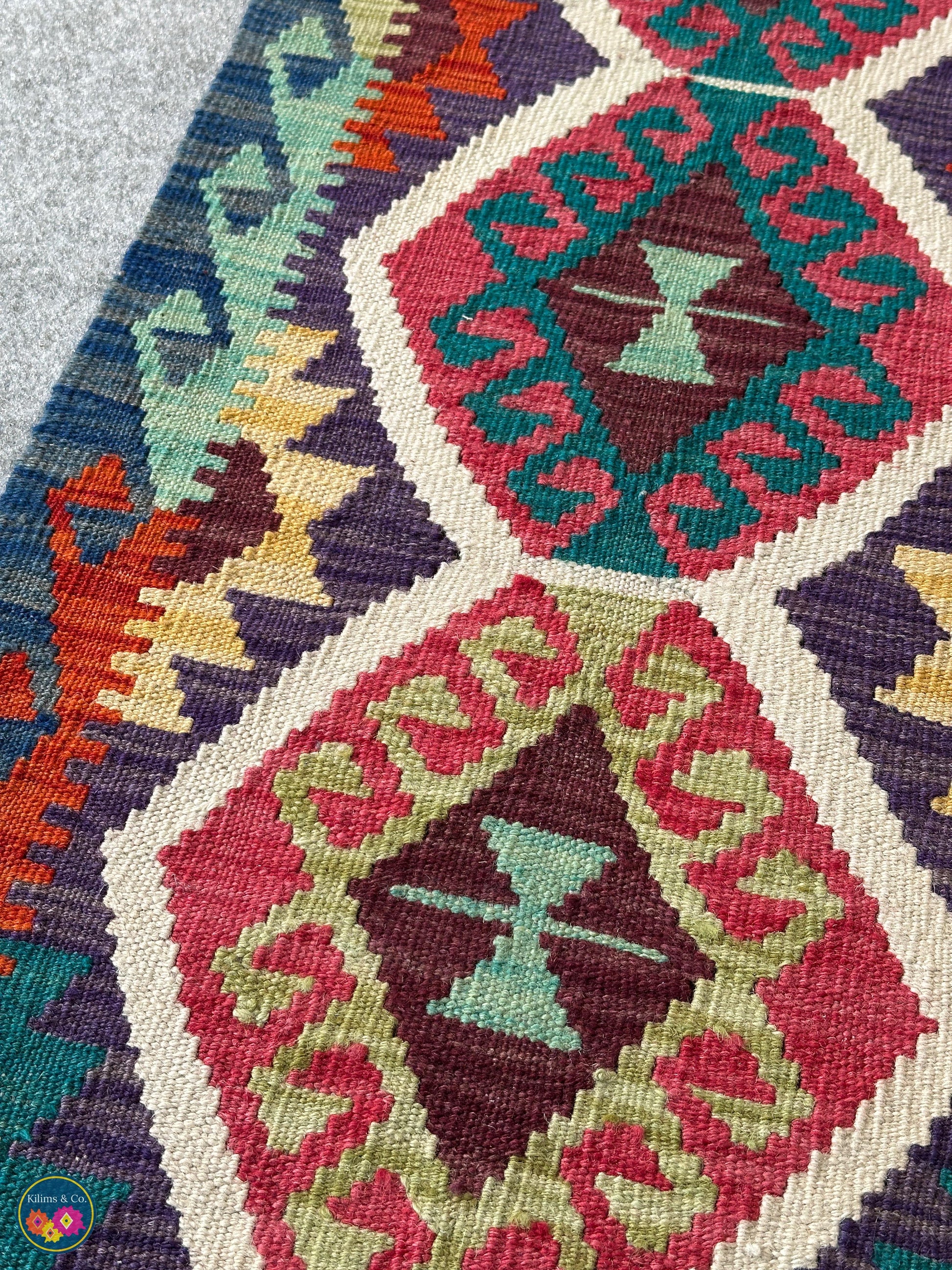 Table Runner (4’11” x 1'8”)