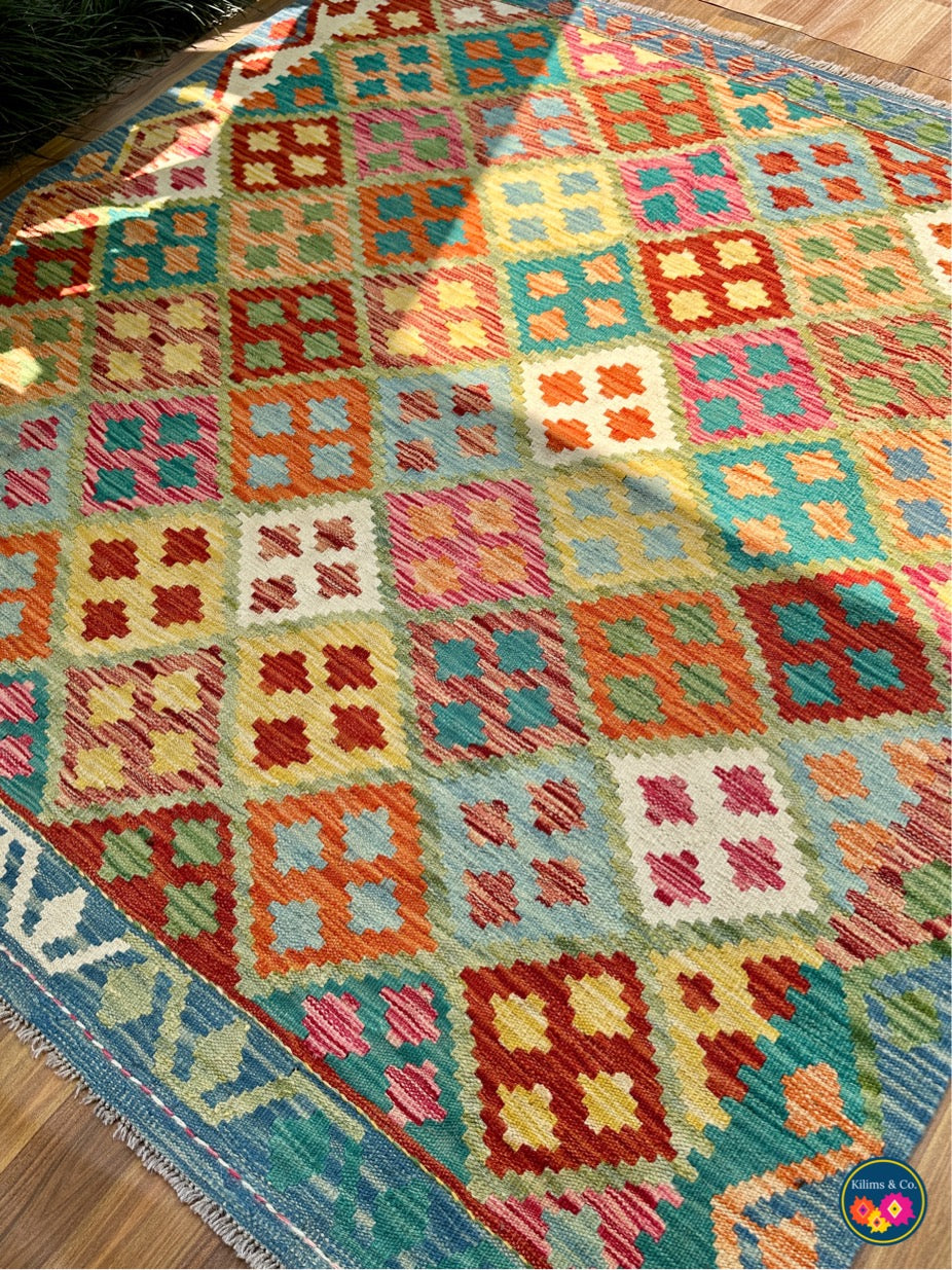 Square wool kilim 5’1x5’0