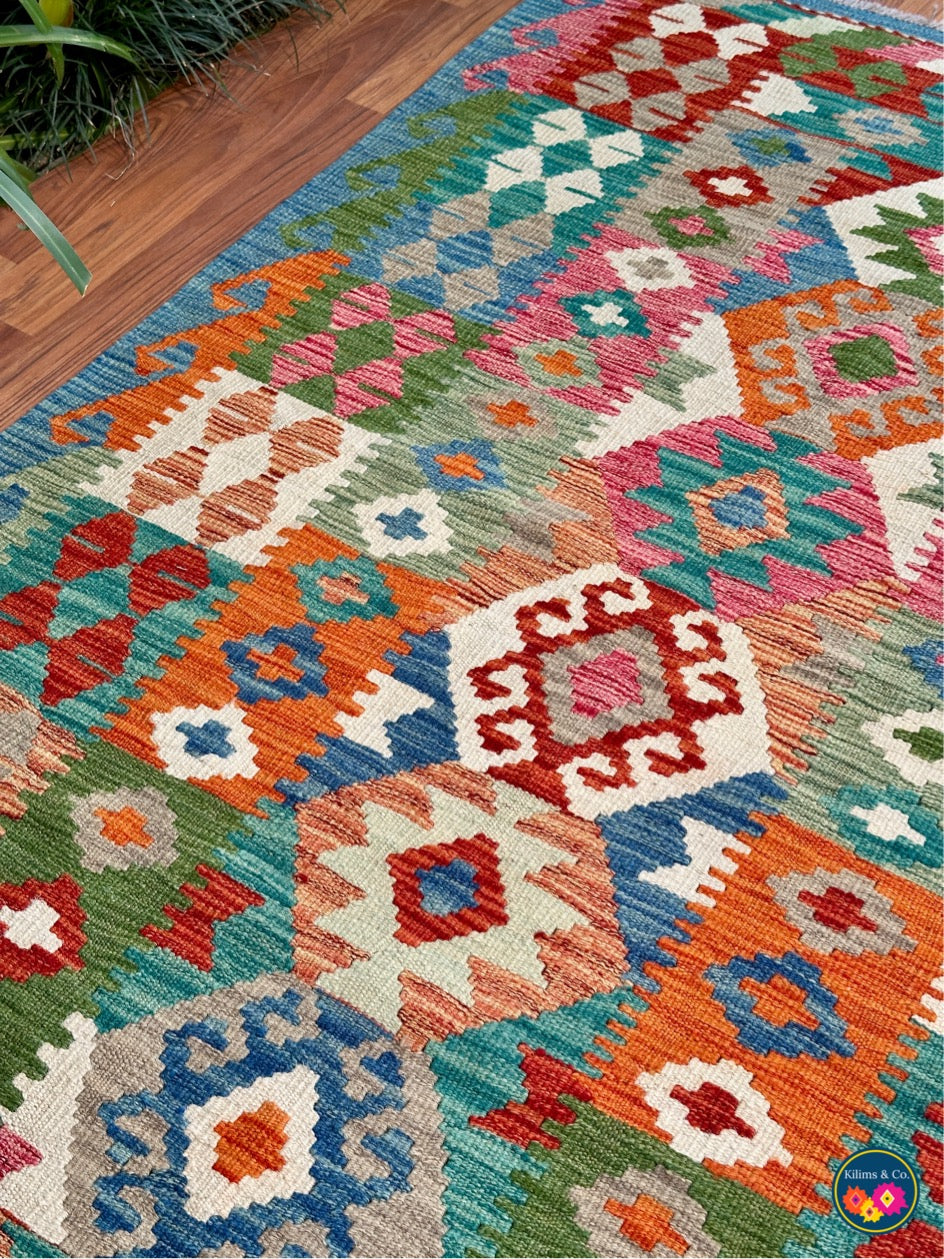 Pure wool kilim 5'6”x3'8”