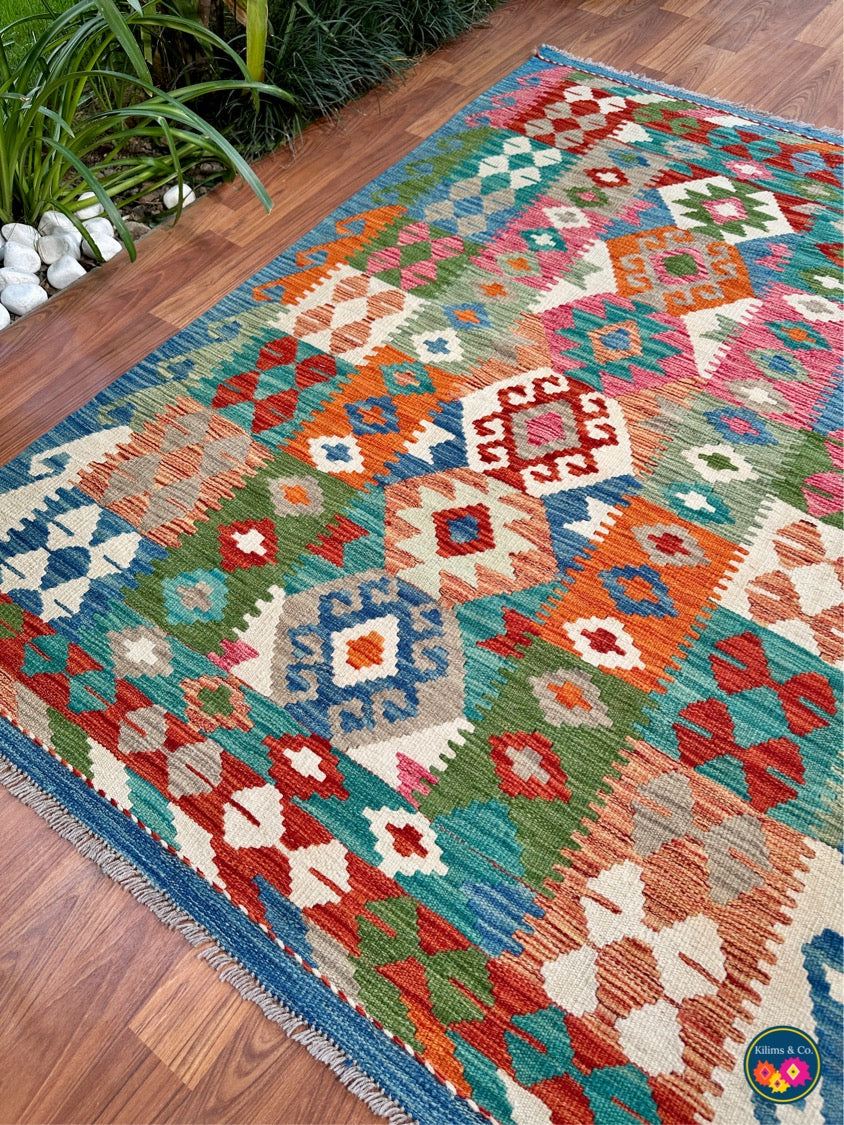 Pure wool kilim 5'6”x3'8”