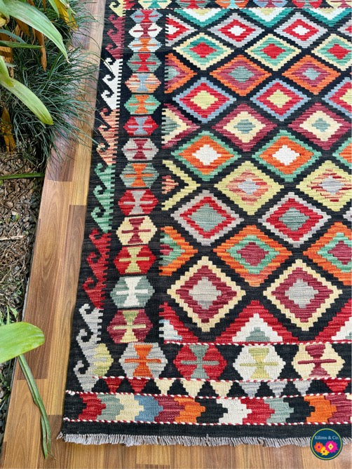 Pure wool kilim 5'9"x4'2"