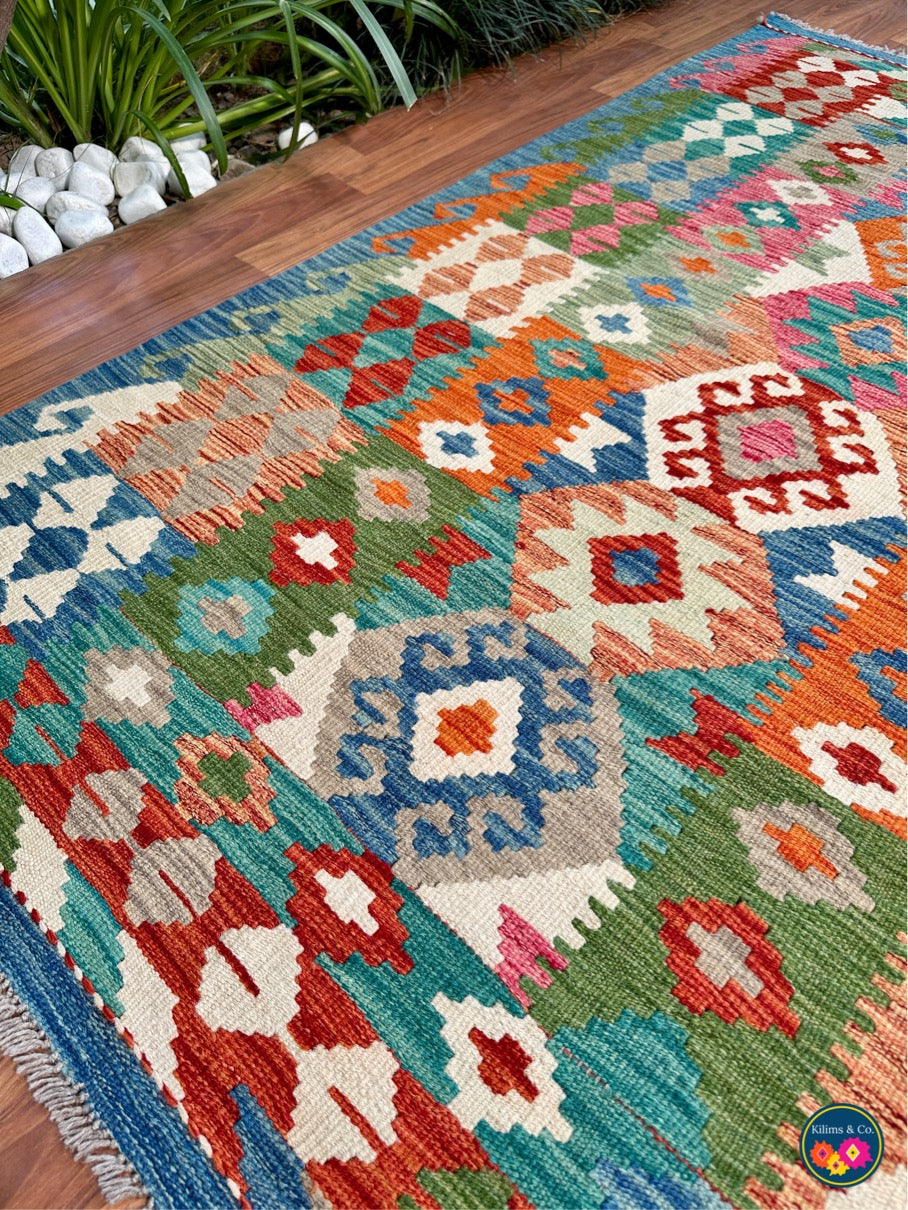 Pure wool kilim 5'6”x3'8”