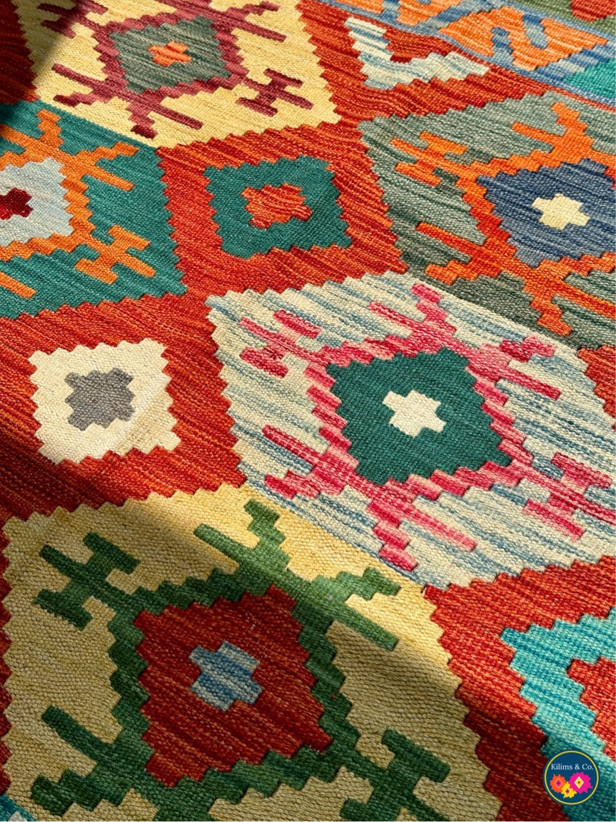 Square wool kilim 4’9x5’1