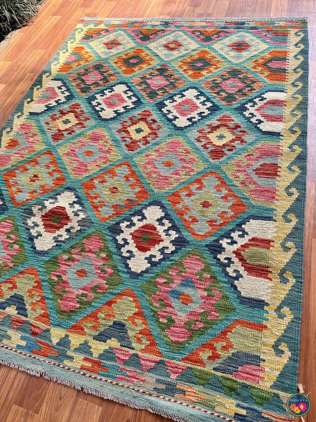 Pure wool kilim (5′9″ × 4′2″)