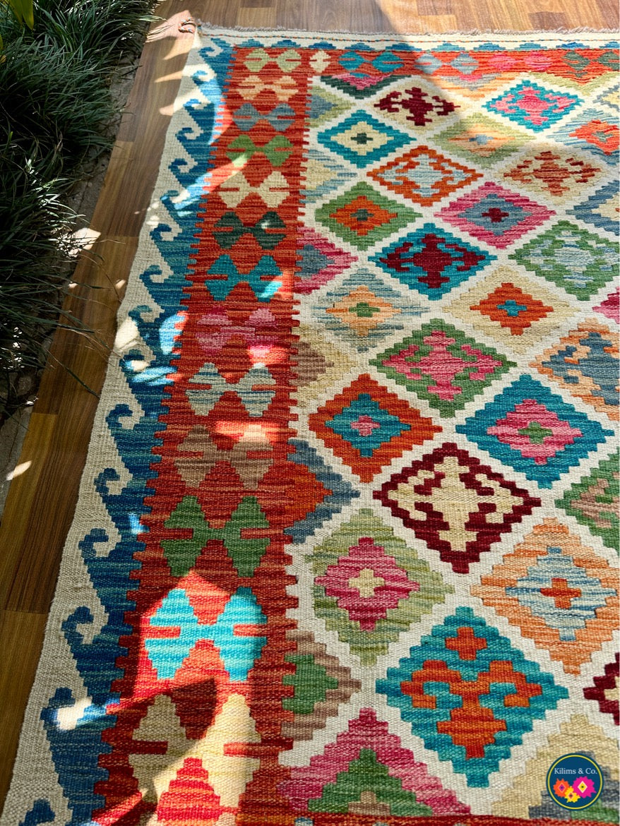 Square wool kilim 5’0x5’2