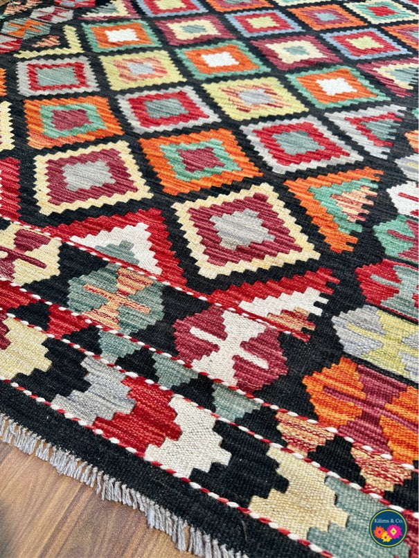 Pure wool kilim 5'9"x4'2"