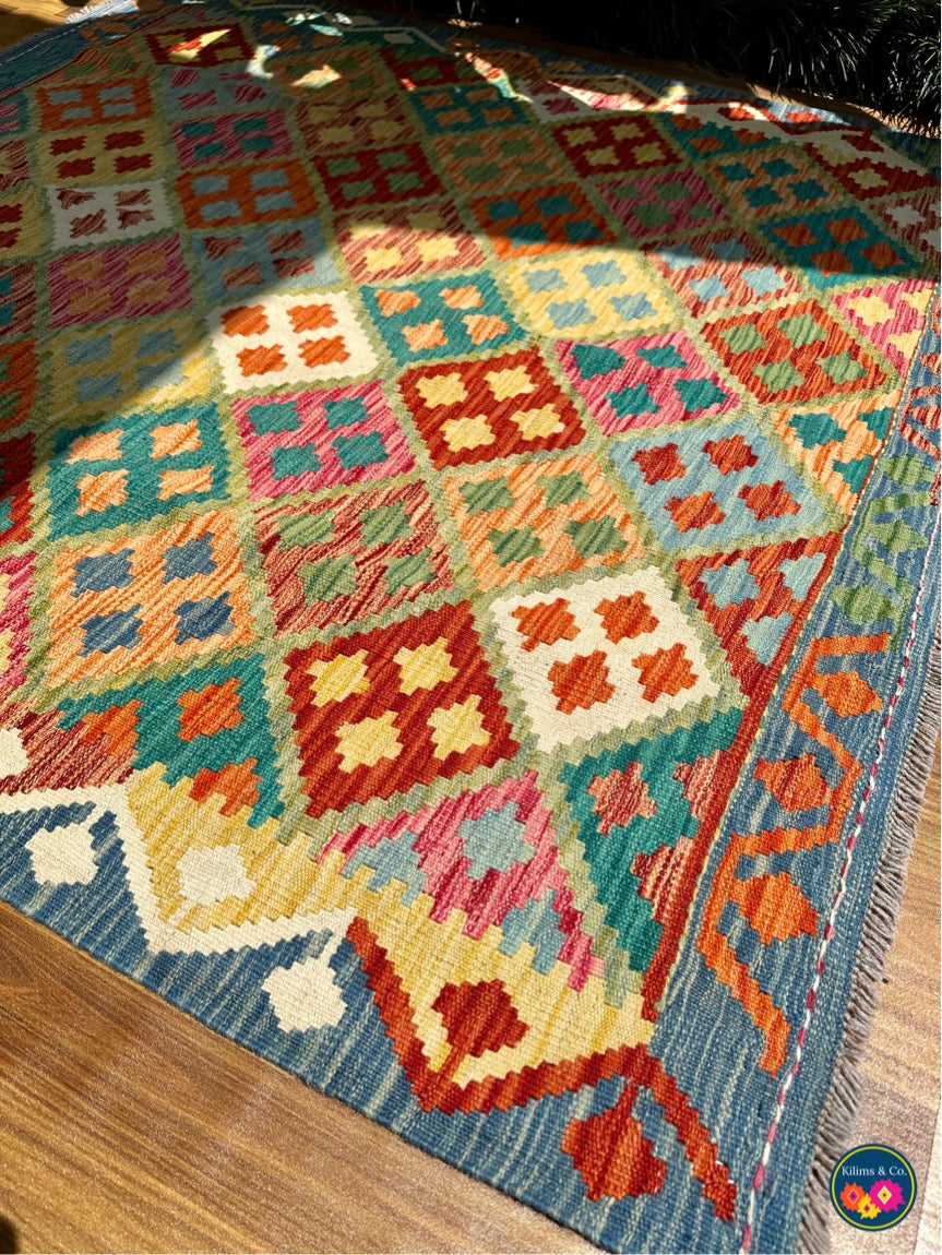 Square wool kilim 5’1x5’0
