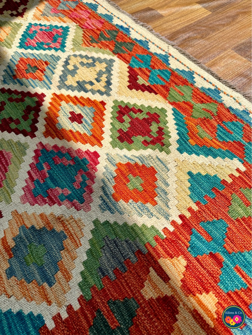 Square wool kilim 5’0x5’2