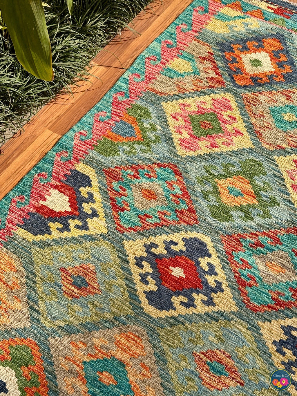 Pure wool kilim (5′5″ × 4′3″)