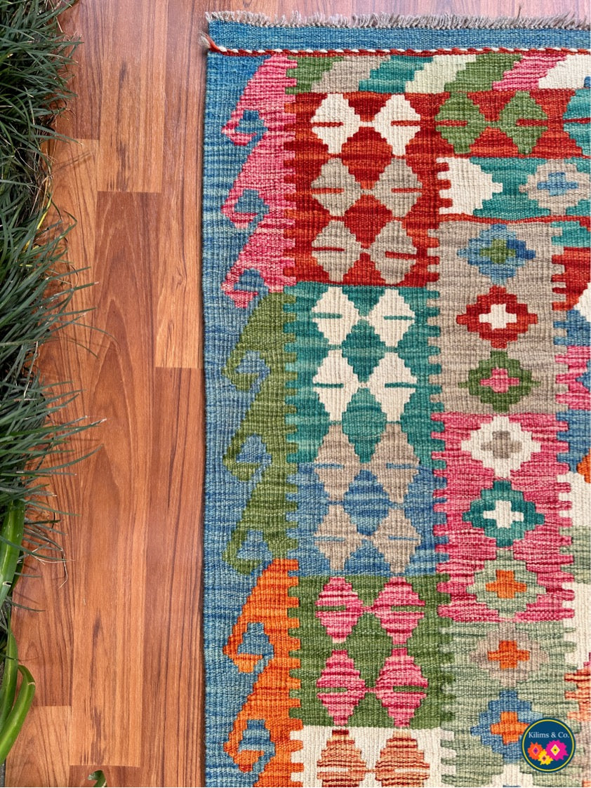 Pure wool kilim 5'6”x3'8”