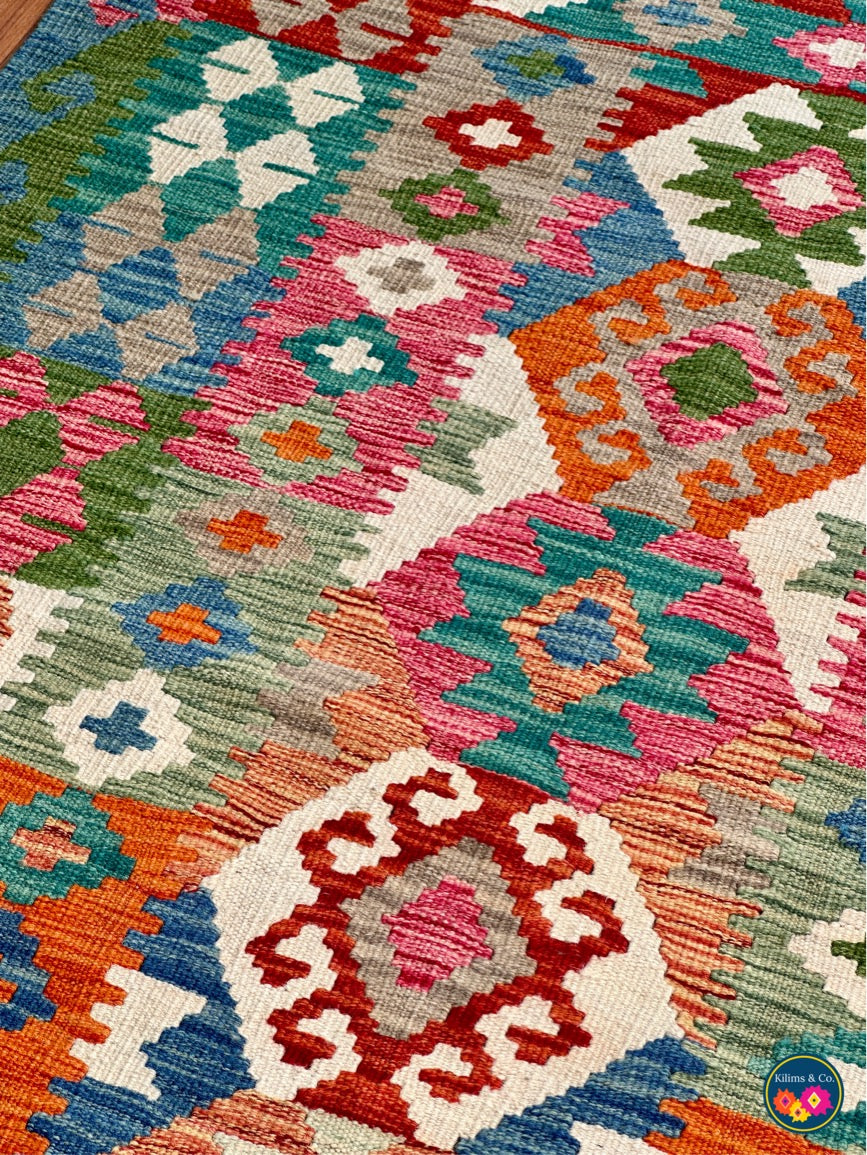 Pure wool kilim 5'6”x3'8”