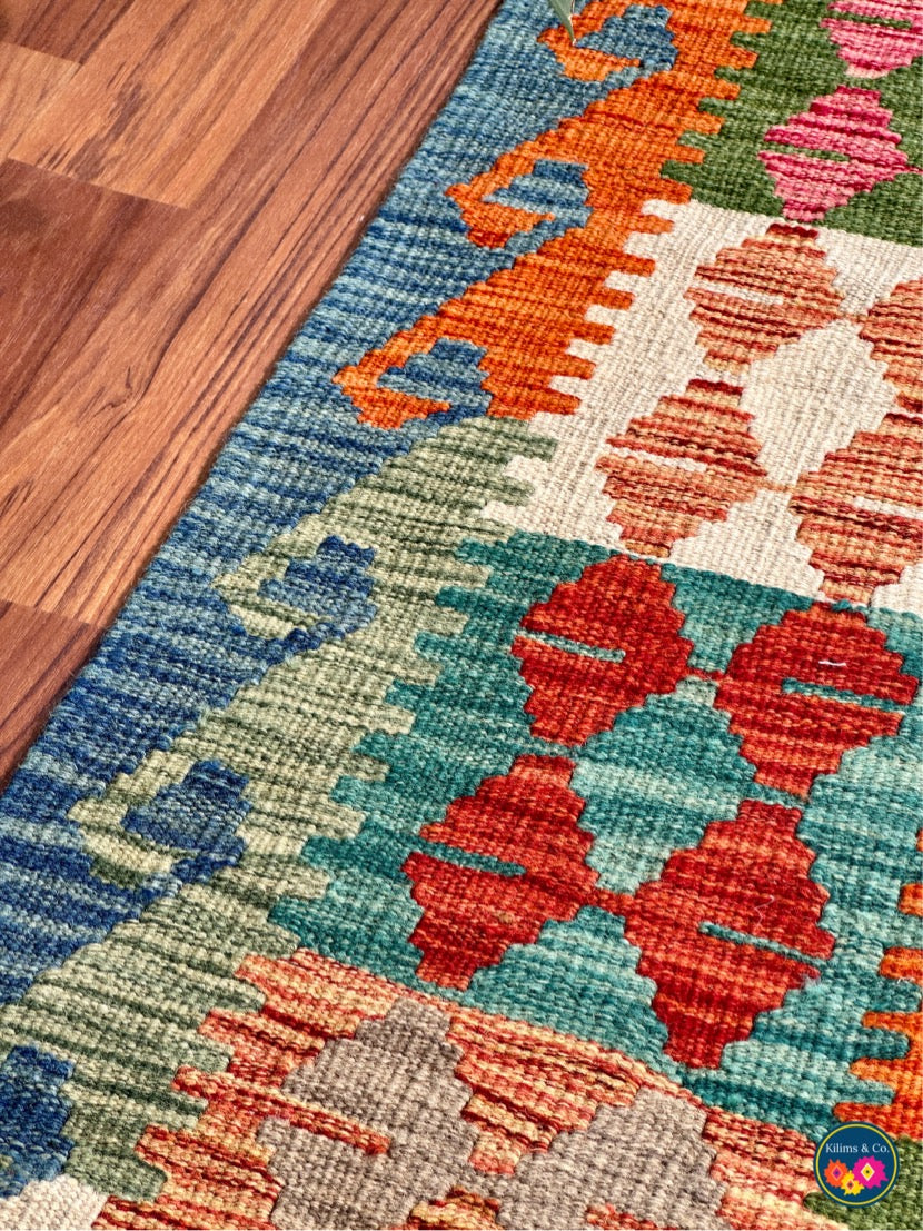Pure wool kilim 5'6”x3'8”