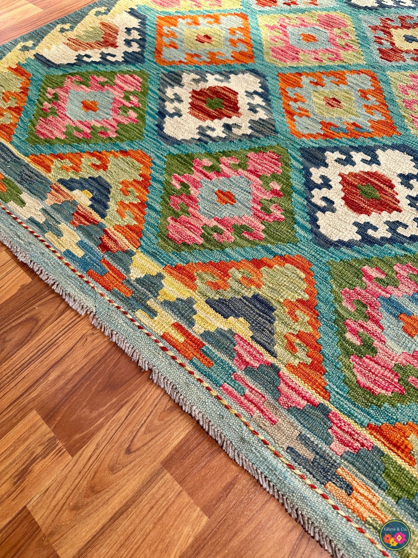 Pure wool kilim (5′9″ × 4′2″)