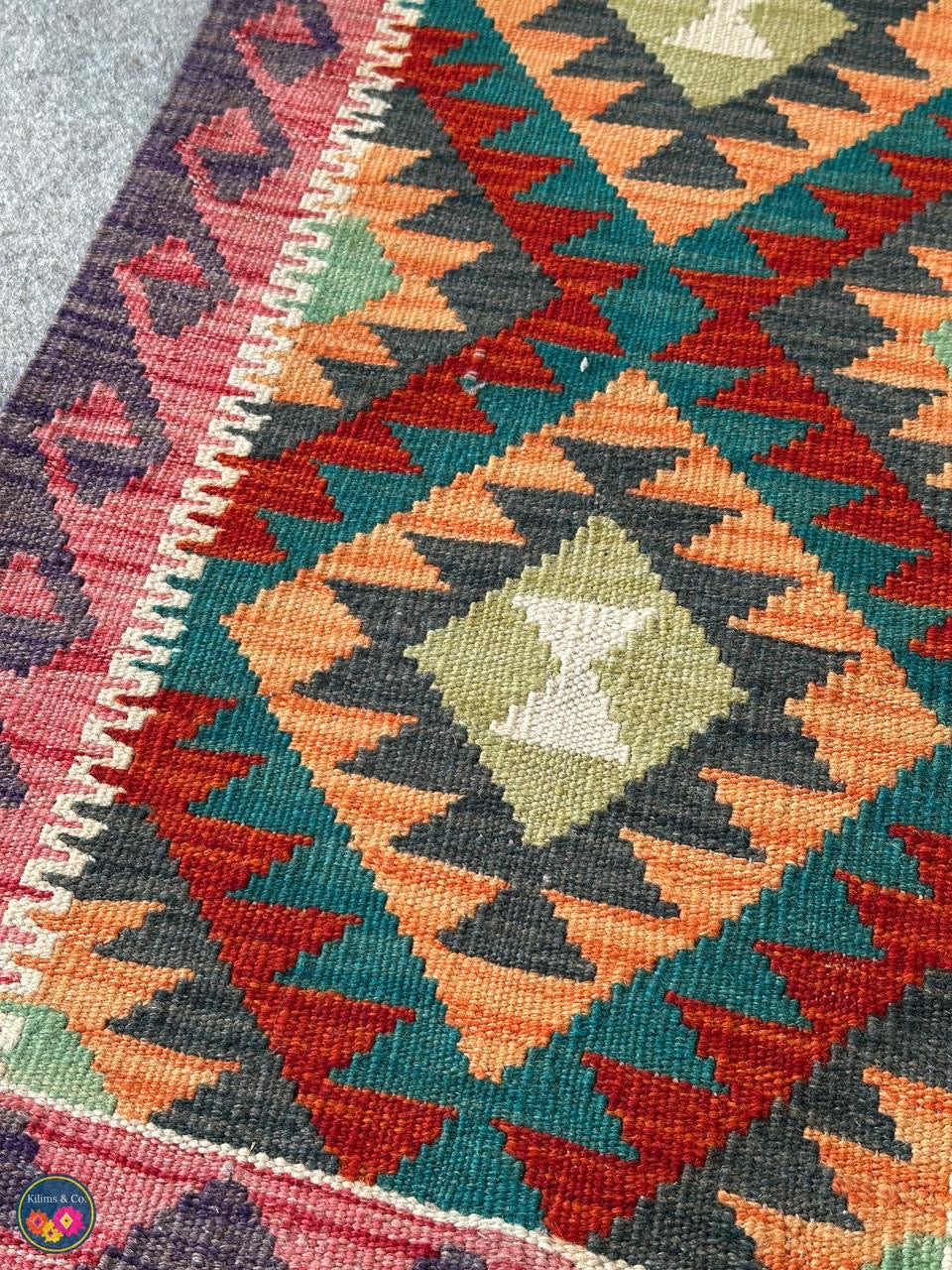 Table Runner (4’8” x 1'9”)