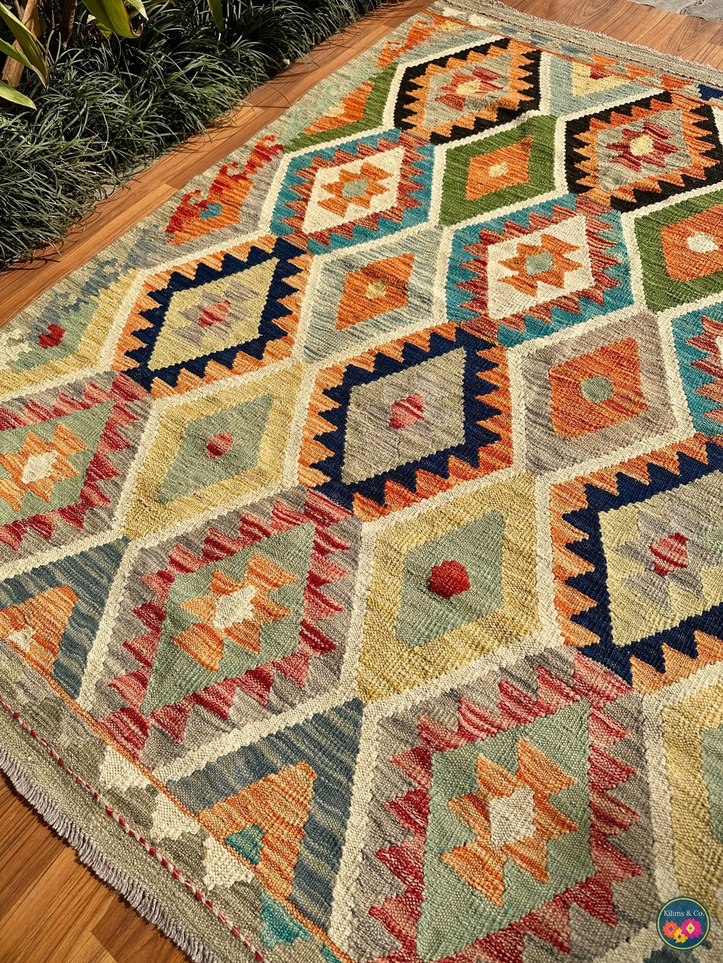 Pure wool kilim (6′2″ × 4′1″)