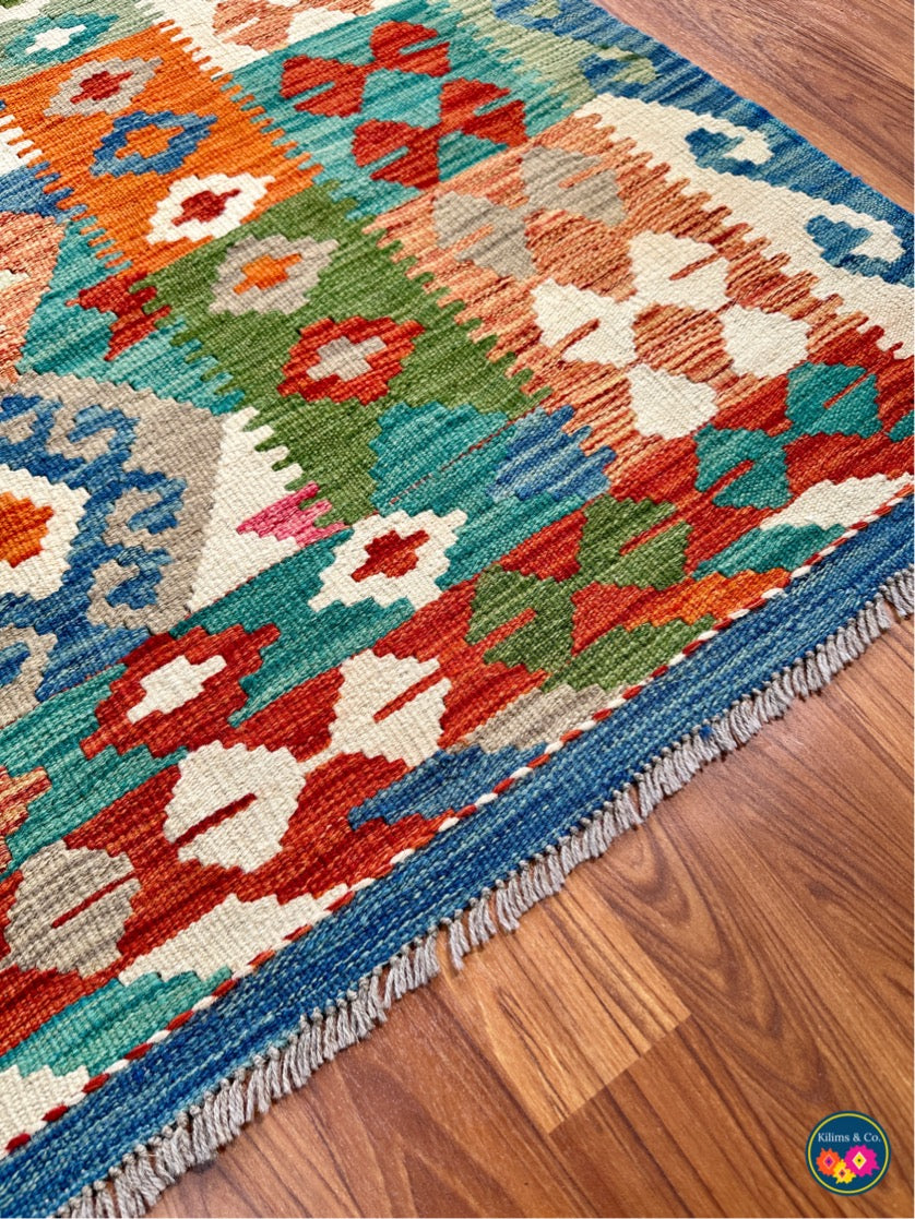 Pure wool kilim 5'6”x3'8”